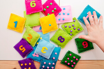 Homemade Game: Find the right pair. A felt square of various colors with numbers and corresponding domino style dots. Early education, learning numbers. Math for Preschooler.