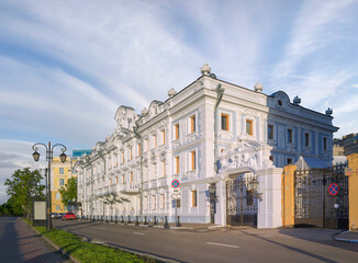 Manor of Merchant Rukavishnikov on the Verkhne-Volzhskaya Embankment. Nizhny Novgorod, Russia - obrazy, fototapety, plakaty