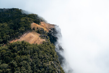 雲と山
