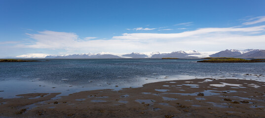 Schneebedeckte Berge auf Island