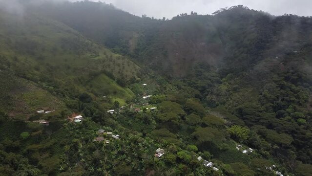 Monta&ntilde;as Cafeteras de Santa Fe de Antioquia, Antioquia, Colombia.