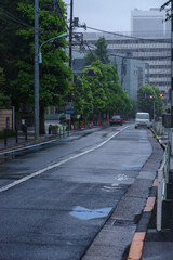 Fototapeta na wymiar 東京港区赤坂7丁目の雨の道路