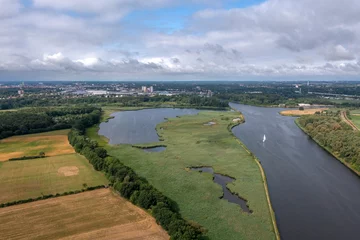 Deurstickers Blick über die Trave und einen Binnensee bis zur Stadt Lübeck, Schleswig-Holstein, Deutschland © Frank
