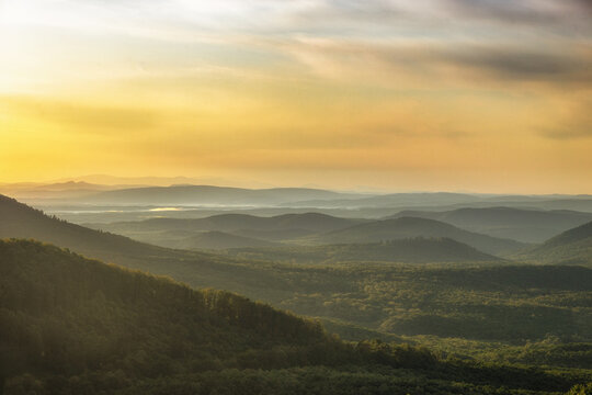 Nebliger Sonnenaufgang in Ungarn