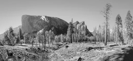Papier Peint photo Half Dome vue panoramique sur la vallée de Yosemite avec el captan et demi-dôme,