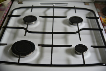 White kitchen gas stove during the day