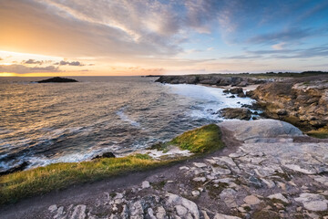 Fototapeta na wymiar Sunset on the wild coast of the Atlantic Ocean in Quiberon, Brittany, France