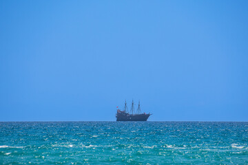 bateau pirate au large des côtes de Tunisie