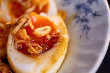 Fried egg with tamarind sauce, is a food that is perfectly mixed with savory and sweet dishes. It has a sweet taste from tamarind juice, topped with fried shallots and coriander.