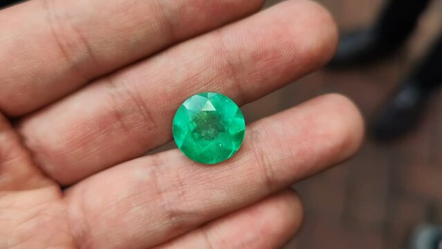 Colombian emerald and gemstone for jewelry
