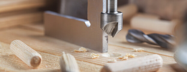Countersink drill bit make sink in hole for screw in old wooden plank