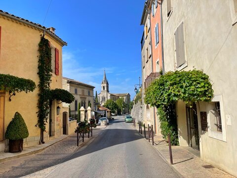 Fototapeta Village street scene, Bonnieux, Vaucluse, Provence-Alpes-Cote-d'Azur, France