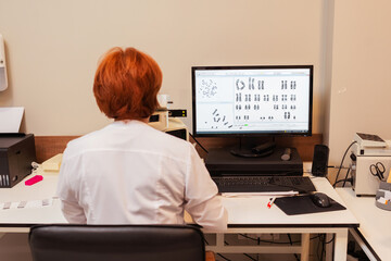 work with the egg in the center of reproductive medicine. artificial fertilization of the egg in the medical office. work with a female egg using a monitor. display of medical data on the monitor