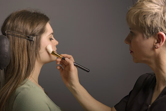 maquillaje con brocha