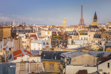 Eiffel tower and parisian roofs at golden sunrise Paris, France - obrazy, fototapety, plakaty