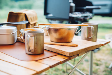 キャンプ場でのキャンプ飯・食器ステンレス（アウトドア）
