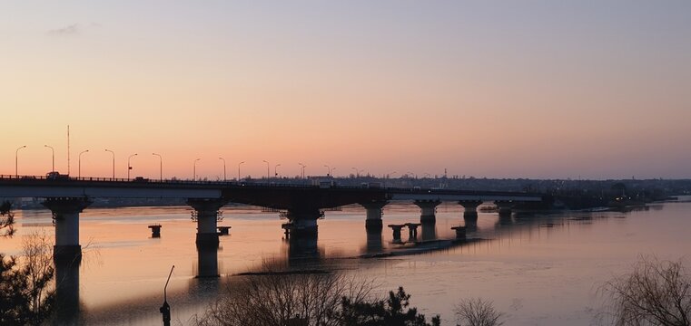 Pay attention to how beautifully the pillars on the bridge are located - the black-and-white photographs are especially beautifully emphasized where cars are visible - the outline of trucks. These pho