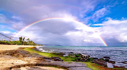 Rolgordijnen Rainbow over the popular surfing place Sunset Beach , Oahu, Hawaii © digidreamgrafix
