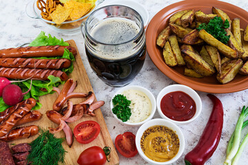 Baked potato wedges with sausages and spices