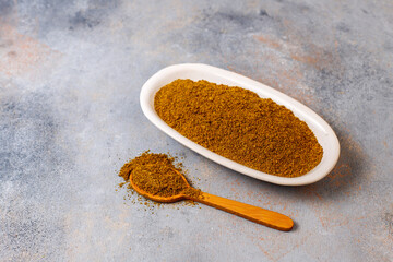 Georgian spice mix khmeli suneli in a heart shaped plate.