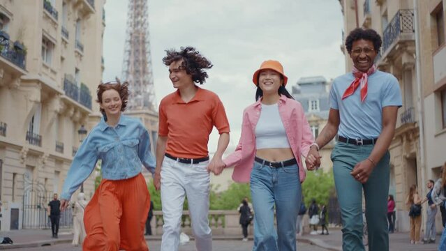 Video of an happy group of millennial teenagers spending time in Paris around the eiffel tower area