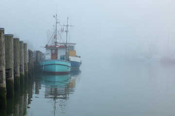 Die Nordsee verbirgt Schiffe im Nebel.