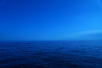 青い空と海