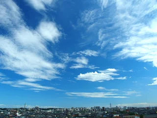Foto op Canvas 風のある市街地の夏空風景 © smtd3
