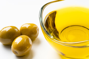 オリーブオイルとオリーブの実