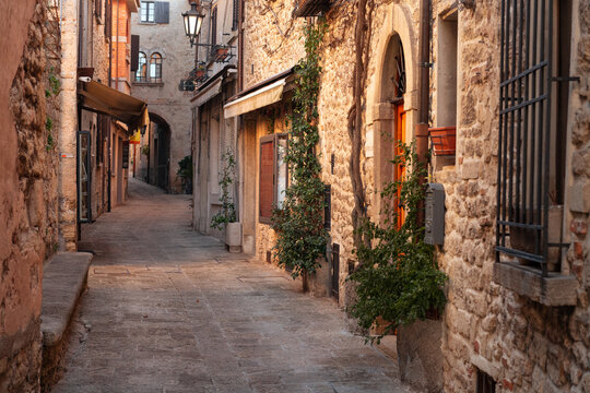 Fototapeta San Marino Narrow Alleyways