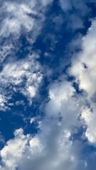 Obraz premium Beautiful deep blue and clouds contrast of Tokyo Sky, year 2022 July 27th, Todai-mae / Nezu Tokyo Japan 