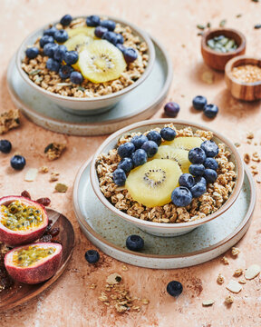Granola and fruit breakfast bowl