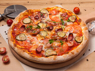 pizza with Bavarian sausages, bacon, pickles and tomatoes