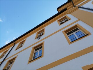 Fototapeta na wymiar facade of an building with sky