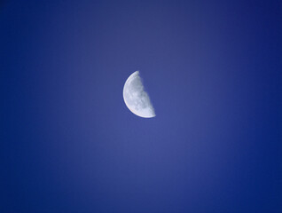 Der Mond