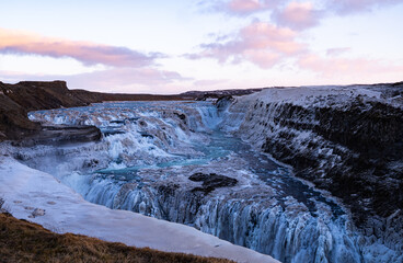 Gullfoss in Island im Winter