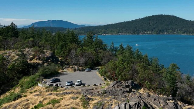 Orbiting shot of the Cap Sante Park lookout point in Anacortes.