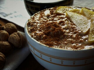 Apple cinnamon porridge / porridge à la pomme et à la cannelle