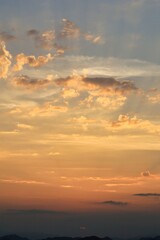 オレンジ色に染まる綺麗な夕焼け空