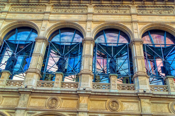 Obraz premium Detail at Vienna State Opera building in Vienna, Austria.