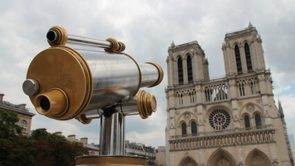 spotting scope and notre-dame cathedral in paris (france) - obrazy, fototapety, plakaty