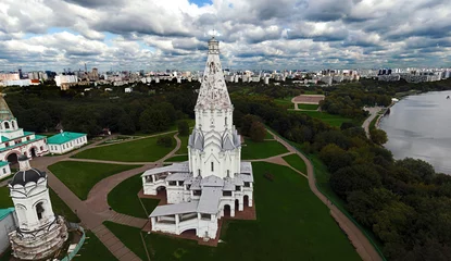 Fotobehang Ascension Christi church. Park-museum Kolomenskoye in Moscow, Russia. Years of construction 1528—1530 © Mikhail Blajenov