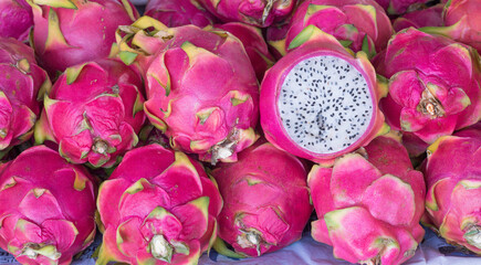Fototapeta na wymiar white pulp of dragon fruit,Tropical Fruits,Healthy fruit that tastes delicious