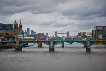 Fototapeta premium Scenic view of London skyline on foggy fall day