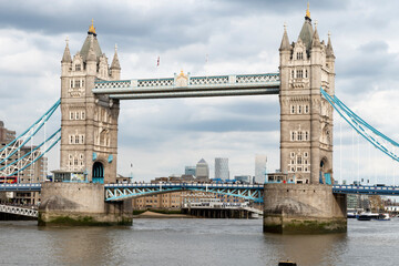 Naklejka na ściany i meble Tower Bridge en Londres