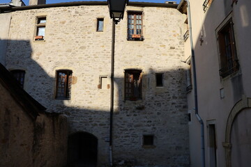 Bâtiment typique, vue de l'extérieur, ville de Mende, département de la Lozere, France