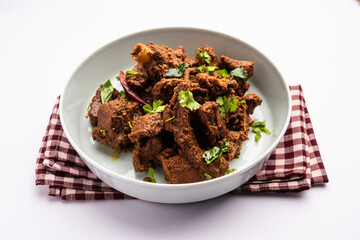 Sukha mutton or chicken, dry spicy Murgh or goat meat served in a plate or bowl