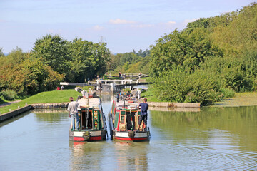 Naklejka premium Narrow boats in the Caen Hill canal locks, Devizes, England 