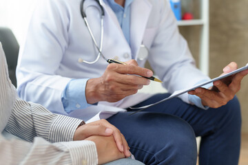 Doctor explains the patient's illness and treatment methods in detail to the patient, as well as the medication to treat the disease.