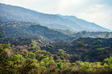 Paisaje de piedra volcánica del volcán el Ceboruco camino Plan de Barrancas nayarit